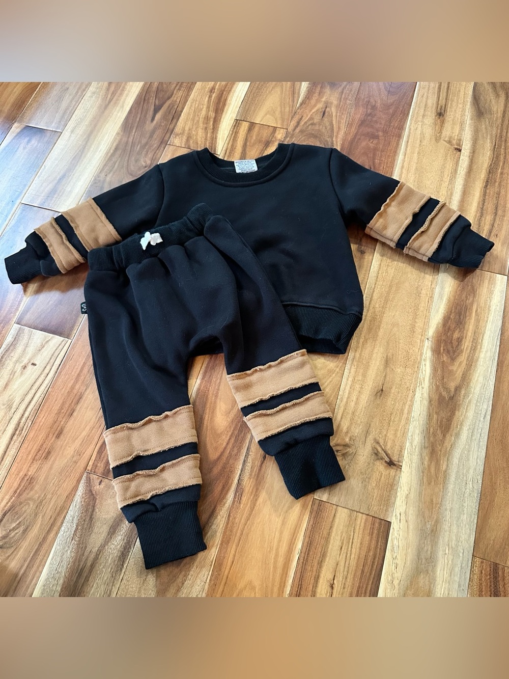 Olive + Scout Lennox Jogger Set size 18-24 Months Like New